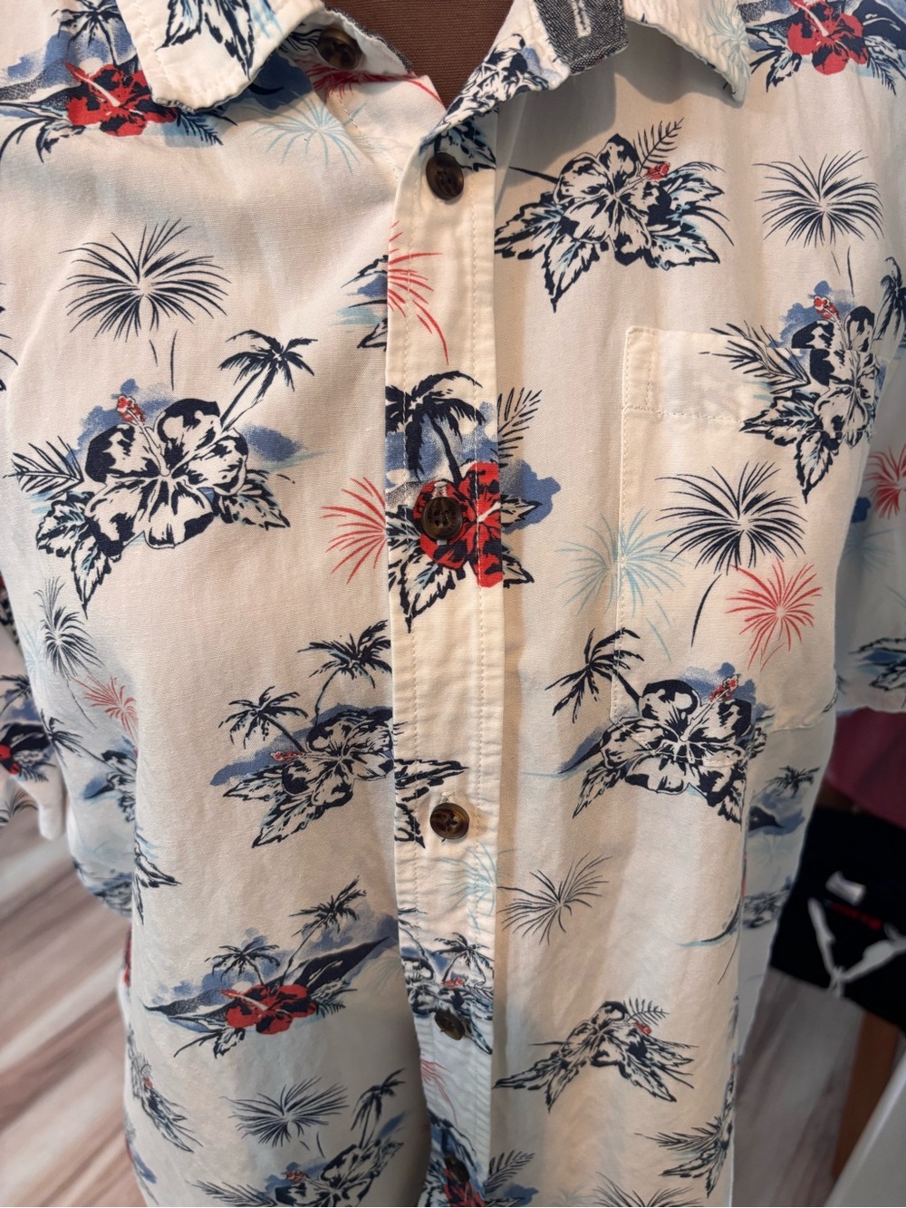 Jack O’Neill Tropical Floral Button-Up Shirt in Cream, Navy & Red SZ M.